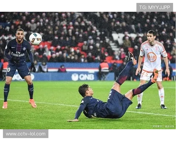 特写：梅斯球员逆转尼斯后的激动场景